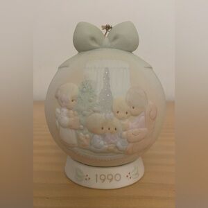 Precious Moments 
May Your Christmas Be A Happy Home 
523704 
Enesco